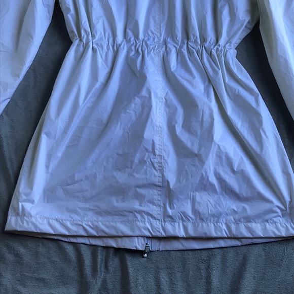 White anatomie designer fall jacket… small mark on back of hood